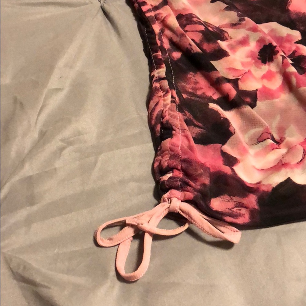 Floral Top - Picture 5 of 5